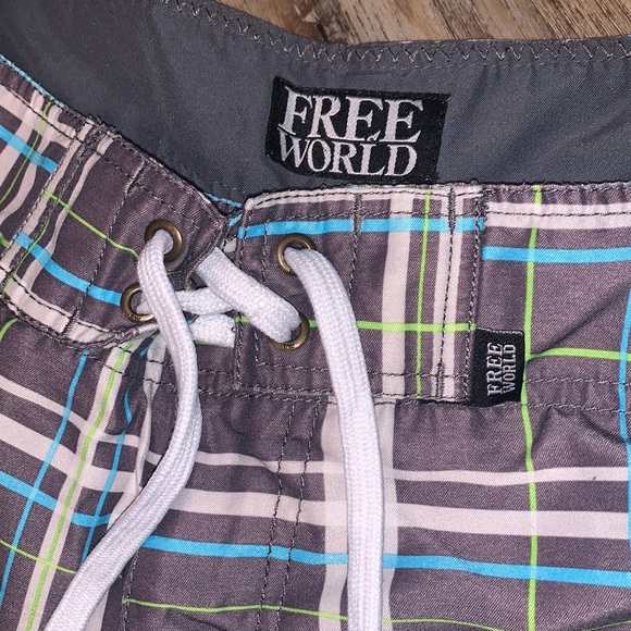 Free world board shorts - Picture 2 of 2